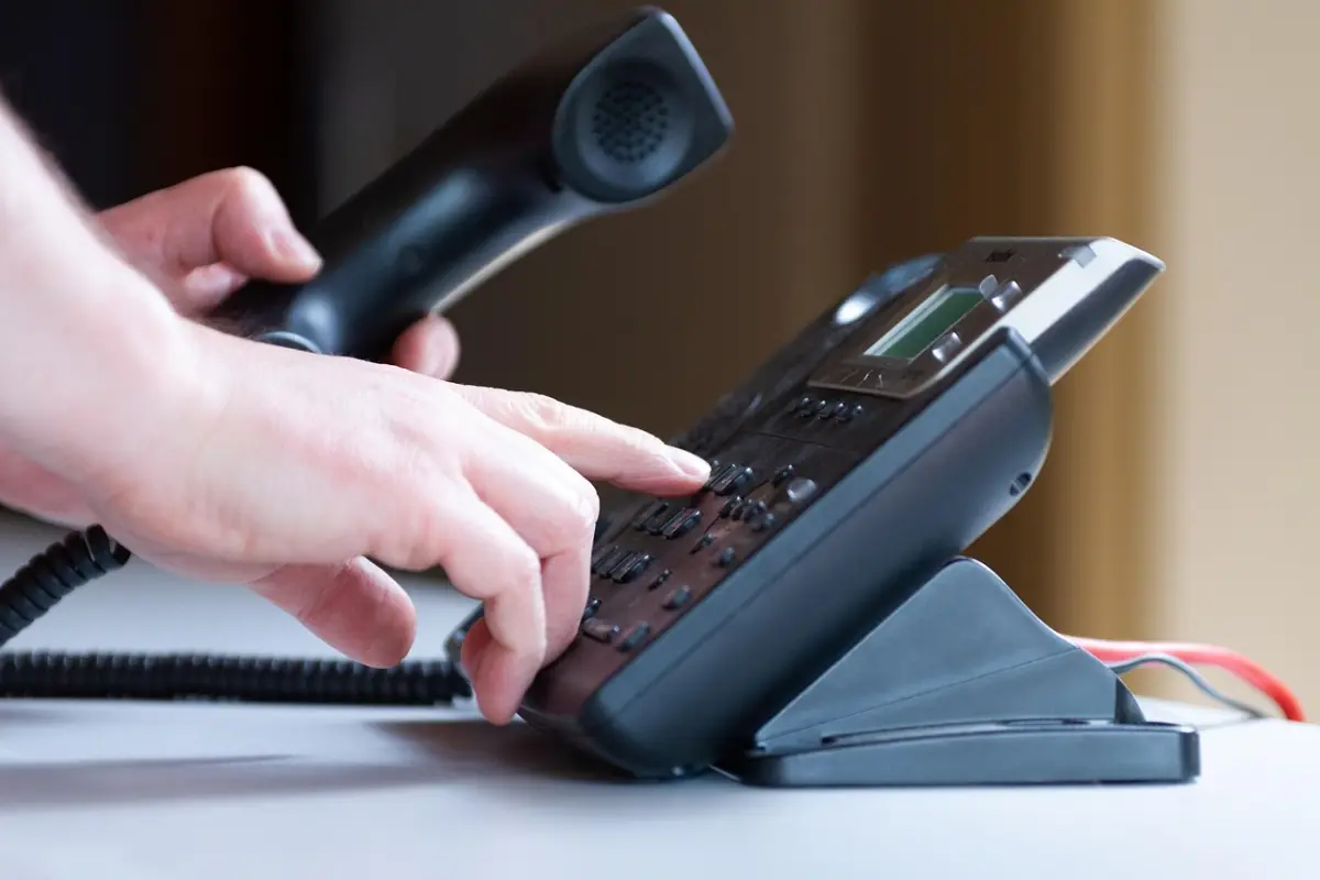 Tischtelefon im Büro: Endgeräte sind bei Cloud-Telefonie-Anbietern ein häufig unterschätzter Kostenblock