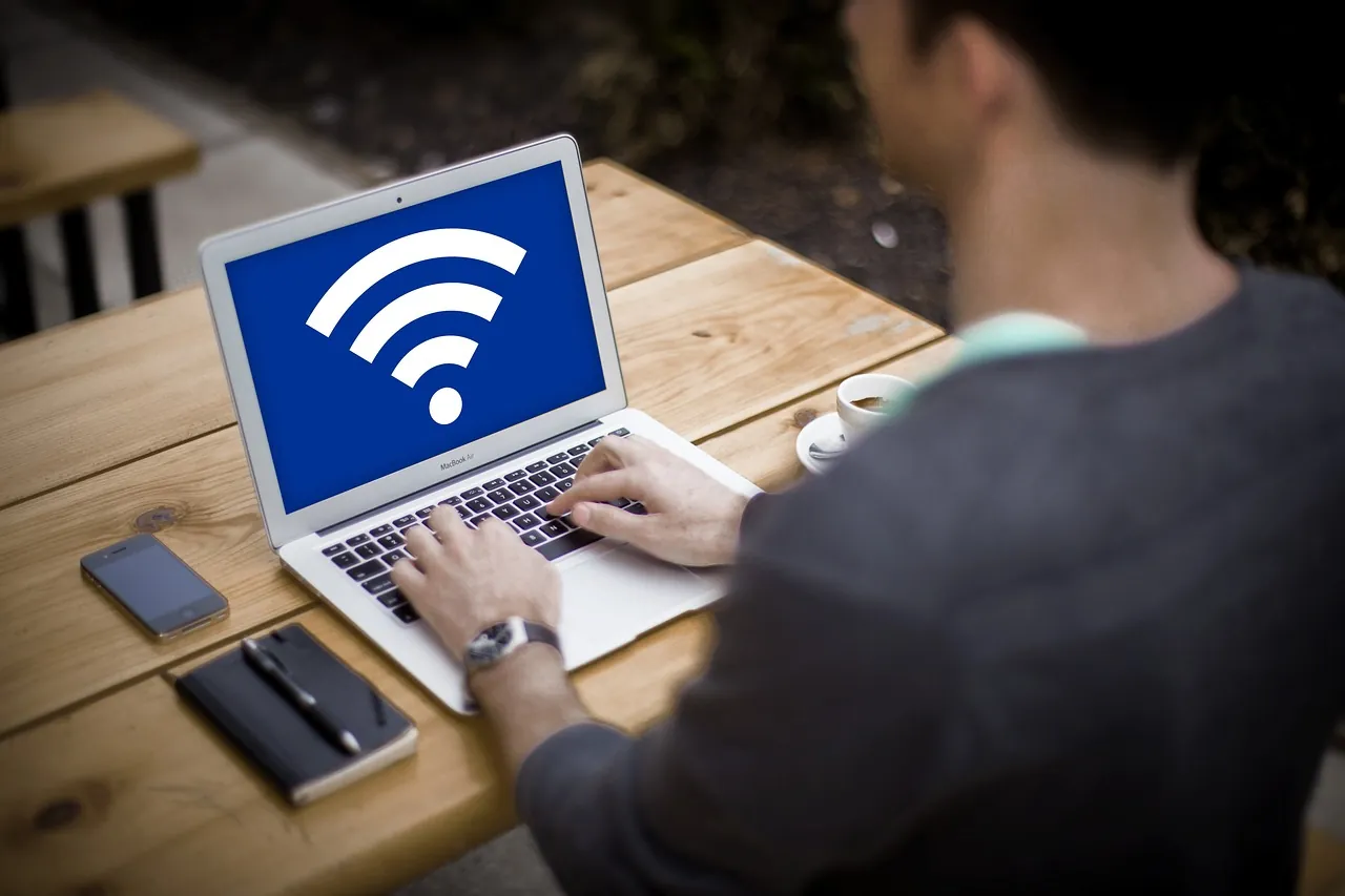Sicheres Gast-WLAN für Kunden: VLAN, WPA3 und DSGVO-Pflichten 2026