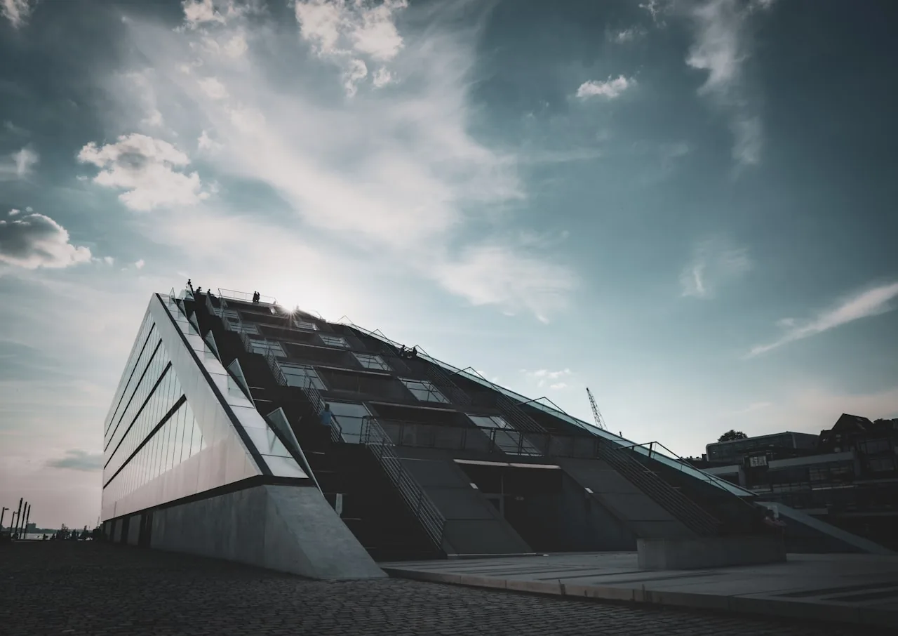 Dockland-Gebäude am Hamburger Hafen — Symbol für den Hamburger Mittelstand und seinen IT-Bedarf