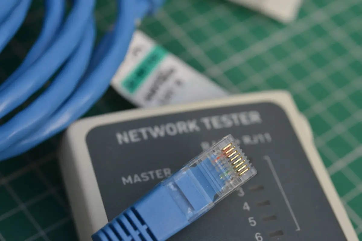 Netzwerk-Tester am LAN-Kabel — strukturierte Diagnose von Verbindungsproblemen