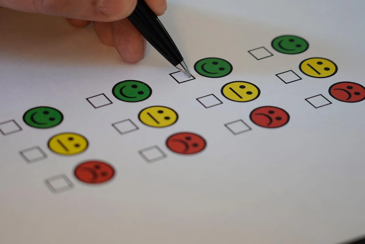 Audit-Checkliste mit Stift — Scoping einer IT-Sicherheitsprüfung für kleine Unternehmen