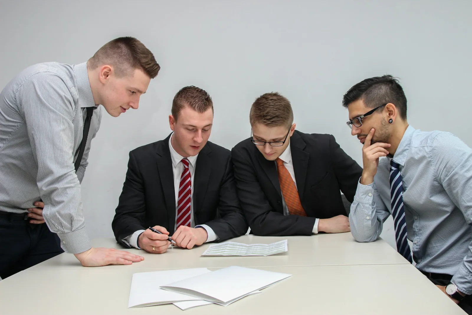Outtasking vs. Outsourcing: Welche IT-Vergabe passt zu Ihrem Unternehmen?