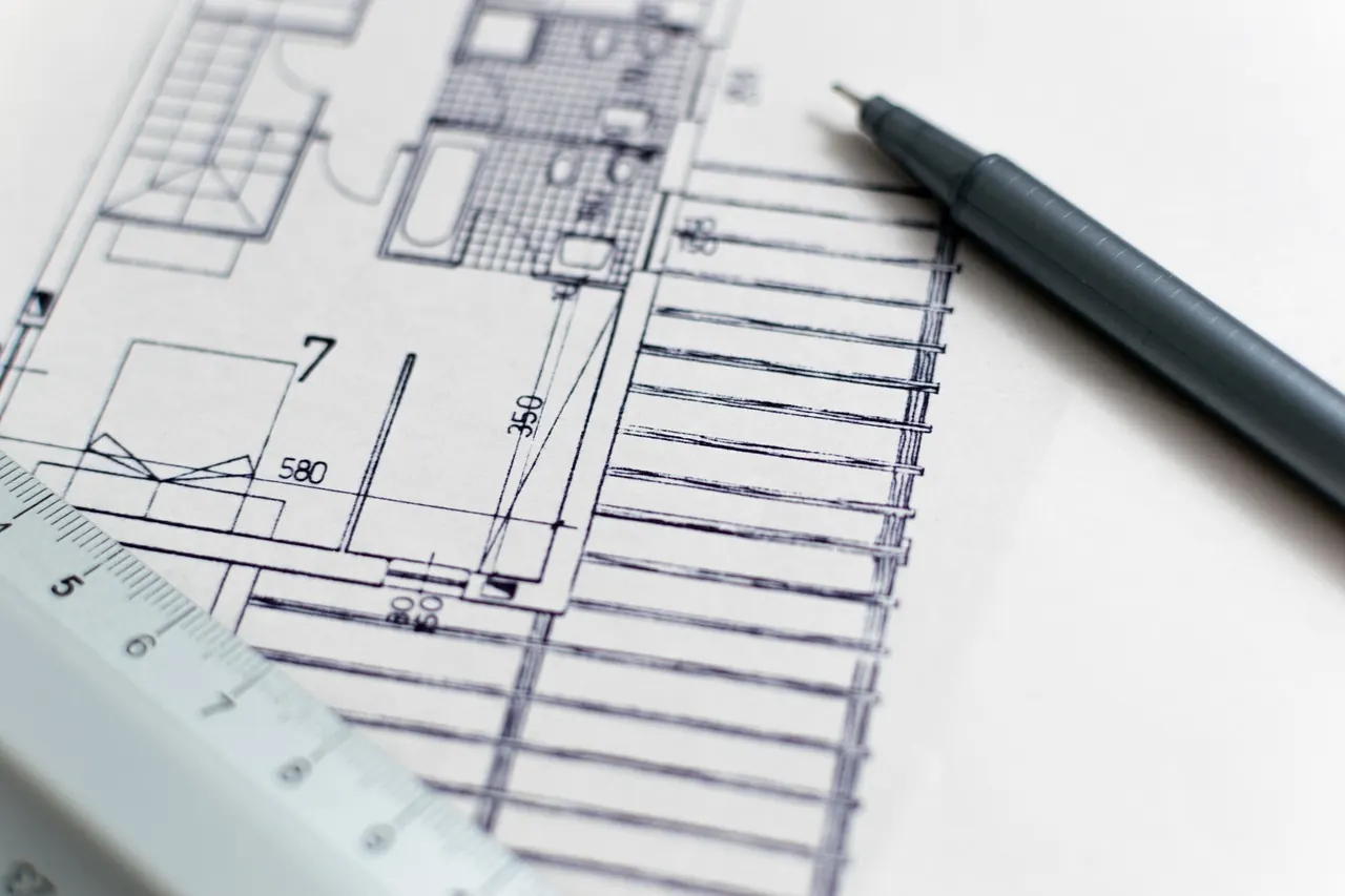 Serverraum planen 2026: Die 8 Projektphasen für KMU (Projektplan Neubau/Umbau)