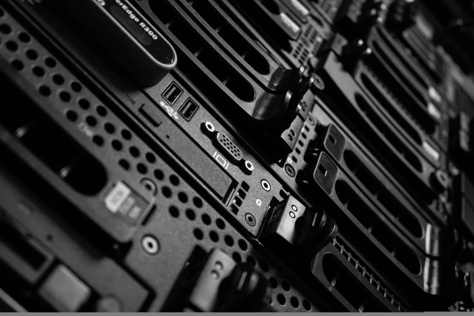 SAN-Vorteile fuer IT-Entscheider 2026: Performance, Hochverfuegbarkeit, Hersteller im Vergleich