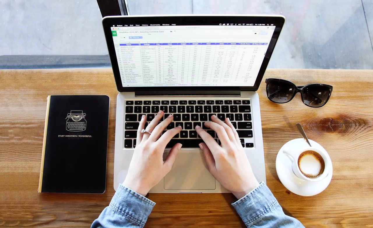 Treiber-Update am Laptop — Geräte-Manager prüfen und Updates aus Hersteller-Quelle einspielen
