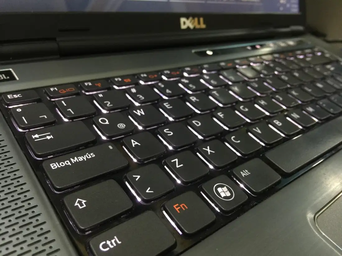 Windows 11 Tastenkombinationen — beleuchtete Tastatur mit Windows-Taste für Snap Layouts und Shortcuts