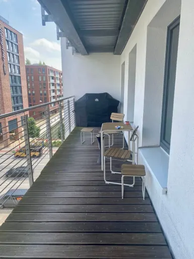 Büro-Balkon mit Blick auf Hamburg