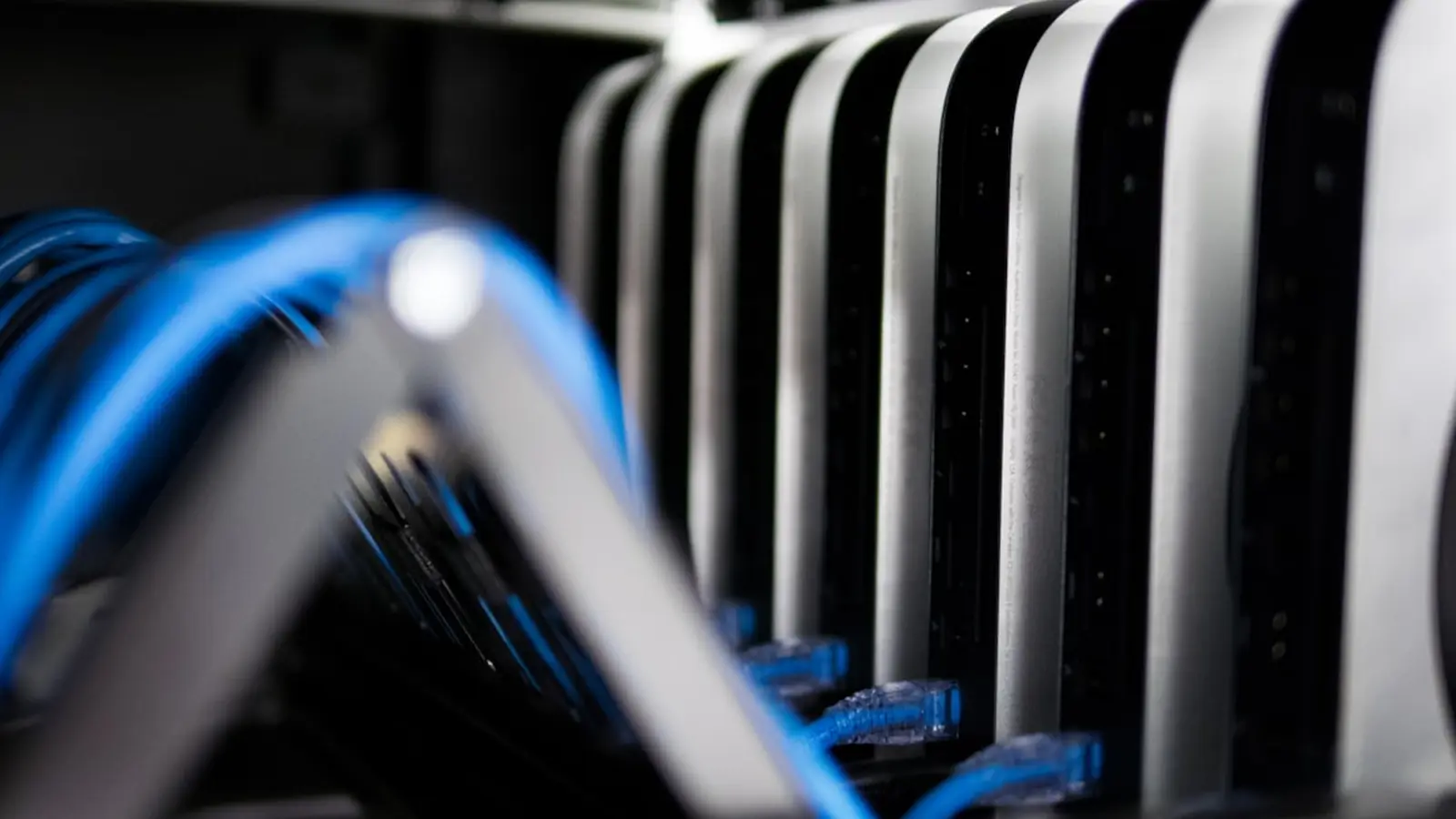 Server Management Hamburg — Monitoring, Patching, Helpdesk