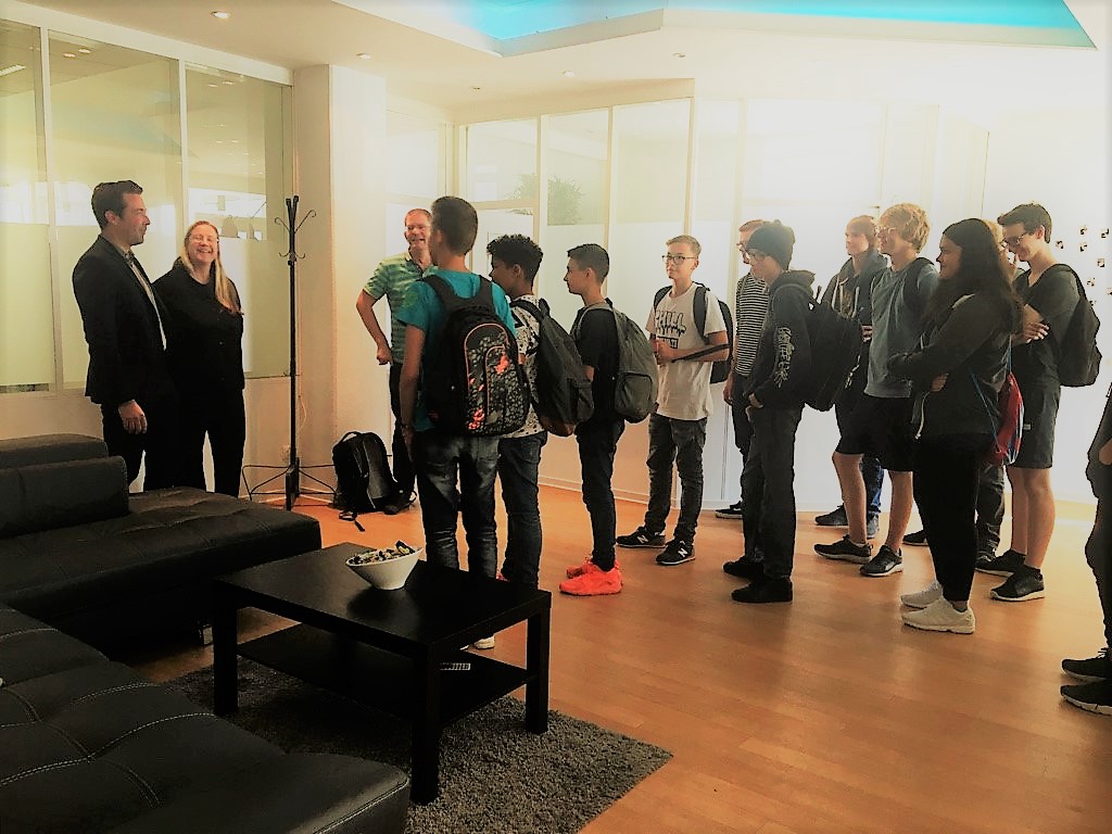 Schülergruppe zu Besuch im Büro Süderstraße — Berufsorientierung Fachinformatiker